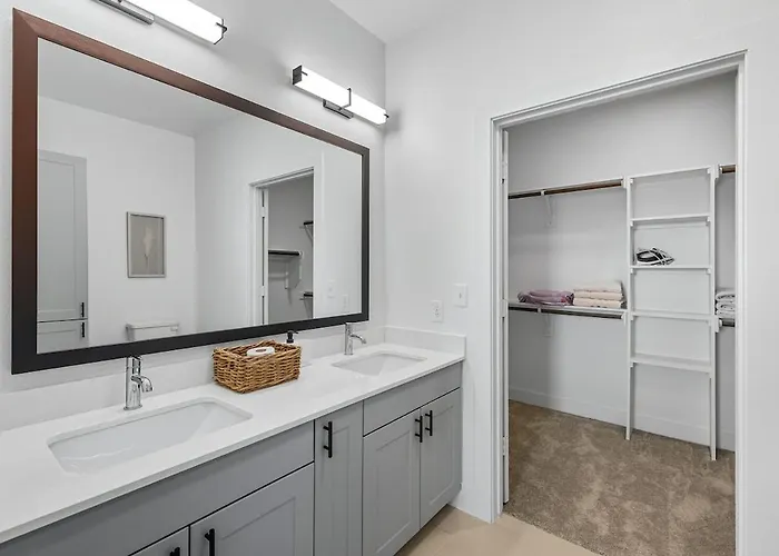 001 Chic 2b Condo, Style Pool & Gym Near Stockyard, 7m To Dickies Stadium, 15m To At&t Stadium Fort Worth
