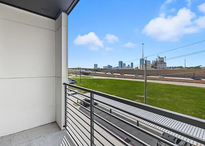 Apartment 001 Chic 2b Condo, Style Pool & Gym Near Stockyard, 7m To Dickies Stadium, 15m To At&t Stadium Fort Worth