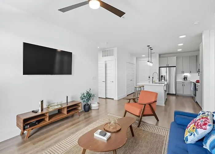 Apartment 001 Chic 2b Condo, Style Pool & Gym Near Stockyard, 7m To Dickies Stadium, 15m To At&t Stadium Fort Worth