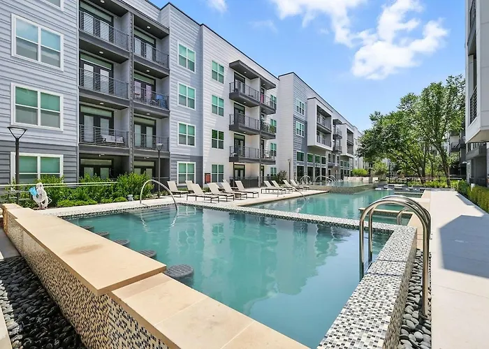 001 Chic 2b Condo, Style Pool & Gym Near Stockyard, 7m To Dickies Stadium, 15m To At&t Stadium Apartment