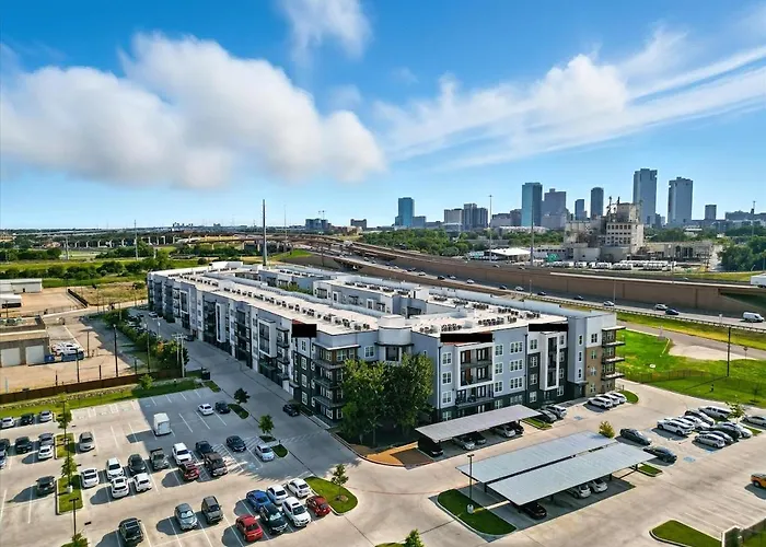 001 Chic 2b Condo, Style Pool & Gym Near Stockyard, 7m To Dickies Stadium, 15m To At&t Stadium Apartment Fort Worth