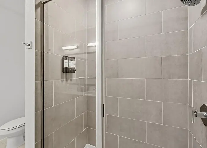 Apartment 001 Chic 2b Condo, Style Pool & Gym Near Stockyard, 7m To Dickies Stadium, 15m To At&t Stadium Fort Worth