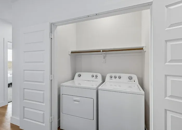 001 Chic 2b Condo, Style Pool & Gym Near Stockyard, 7m To Dickies Stadium, 15m To At&t Stadium *