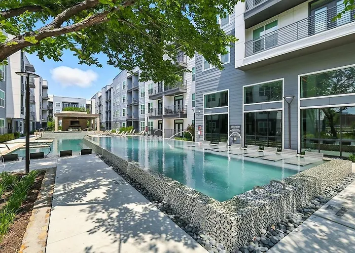 001 Chic 2b Condo, Style Pool & Gym Near Stockyard, 7m To Dickies Stadium, 15m To At&t Stadium Apartment *